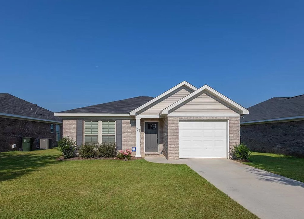 Dothan, AL Queen Bedroom 